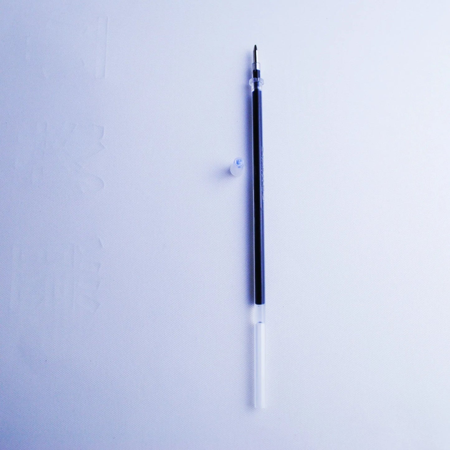 Household portable ink automatic fading pen set showing 0.5mm tip, eight blue refill cores, and plastic pen body