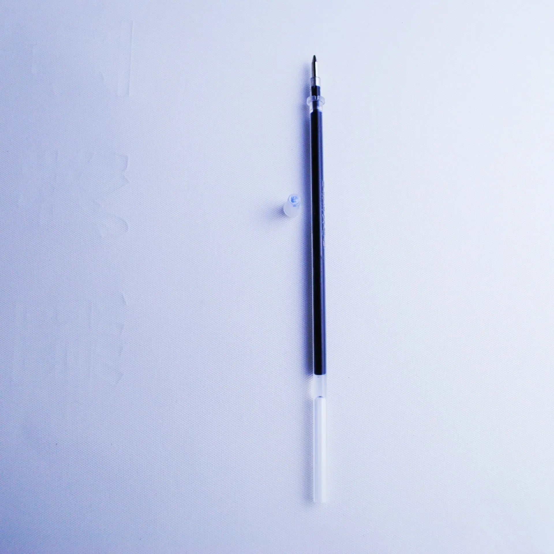 Household portable ink automatic fading pen set showing 0.5mm tip, eight blue refill cores, and plastic pen body