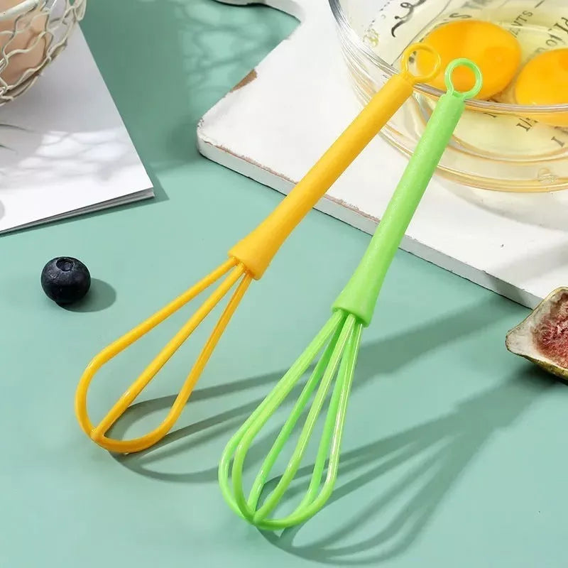 Mini manual eggbeater in green or yellow for efficient baking