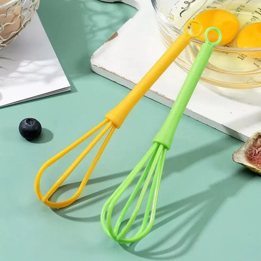 Mini manual eggbeater in green or yellow for efficient baking