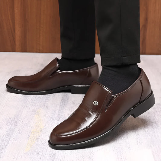 Men's black plus size casual leather shoes with sewing thread detail and rubber sole