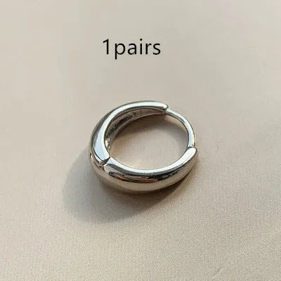 Women's retro minimalist water drop earrings in geometric round shape available in gold or silver colour with three size options