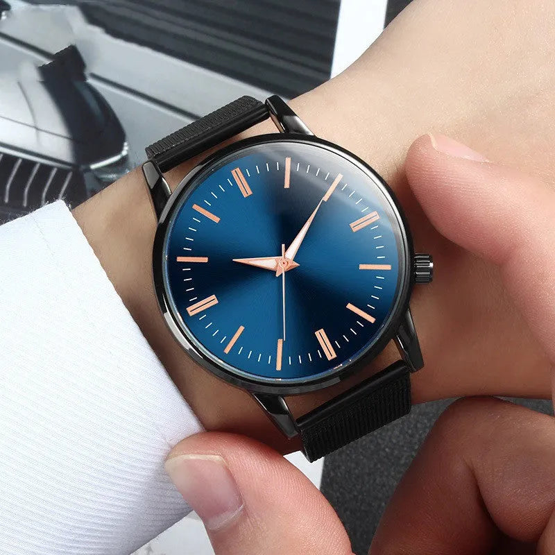 Luxury couple watch set with quartz movement, alloy case, glass mirror, metal mesh band, blue black white