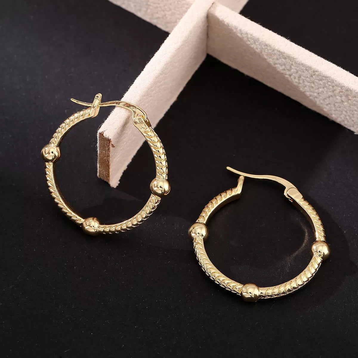 Retro geometric big ear rings in gold, silver, and rose gold with a 1.5-inch diameter