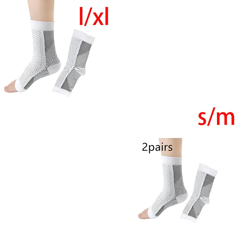 Invisible heel compression socks in black colour with absorbent insole design