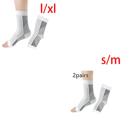 Invisible heel compression socks in black colour with absorbent insole design