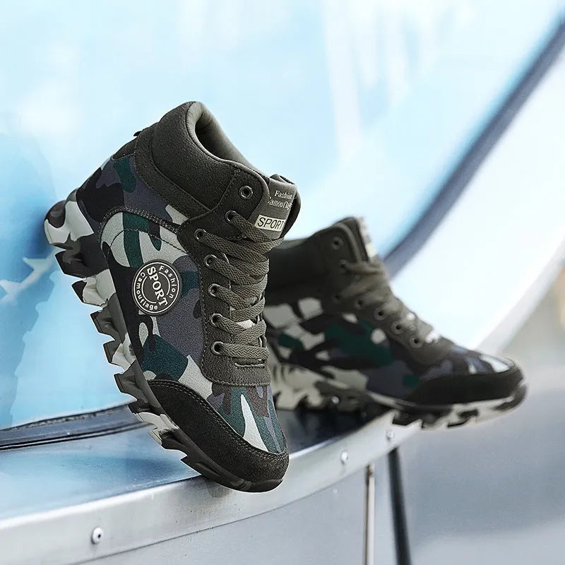 Women's green camouflage canvas sneakers with rubber sole in casual styling