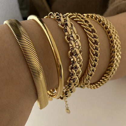 Elegant stainless steel electroplated women's bracelet with a simple design