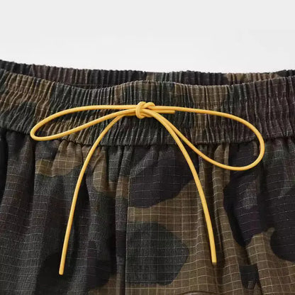Green H215 camouflage cotton work shorts with multiple pockets on a mid-waist, loose-fit model.