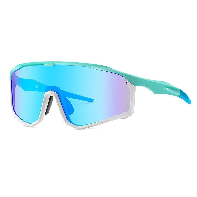 Mountaineering goggles with full-frame design and polycarbonate lenses for UV protection during outdoor activities