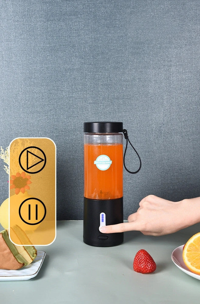 Black portable juicer with 530ml cup, USB charging port, and round feeding port for whole fruits