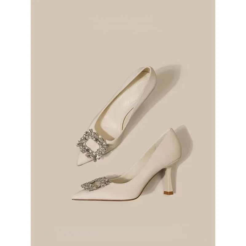 Women's pointed toe stiletto pumps with mid-height heel in beige or black colours
