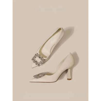 Women's pointed toe stiletto pumps with mid-height heel in beige or black colours