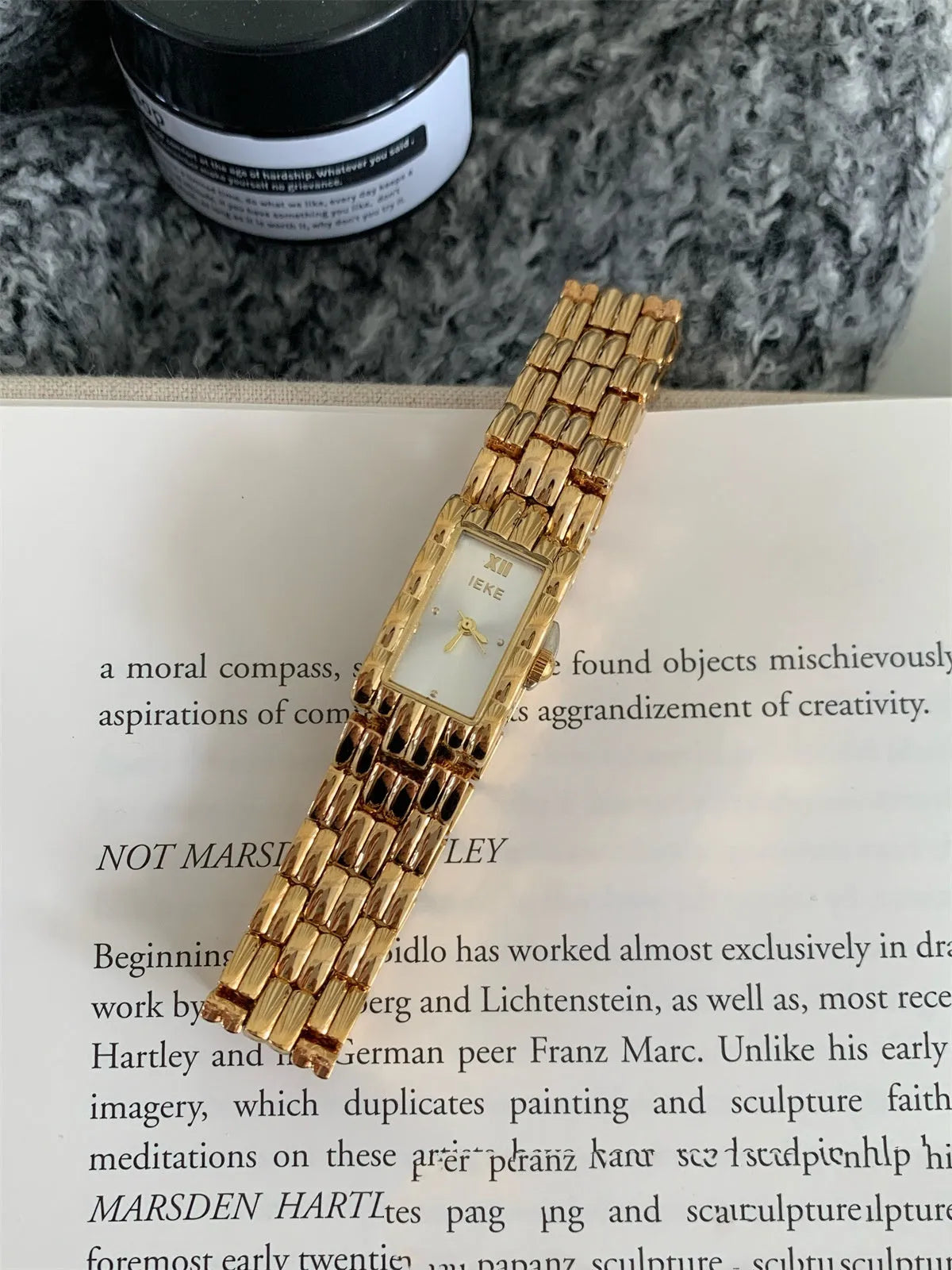 Bracelet-style women's watch with 15mm dial, 7mm thickness, mineral glass, and butterfly buckle in silver or gold.