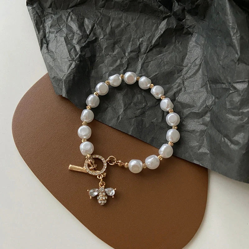 Elegant natural stone and pearl bracelet with a dazzling pendant design, perfect for enhancing any outfit