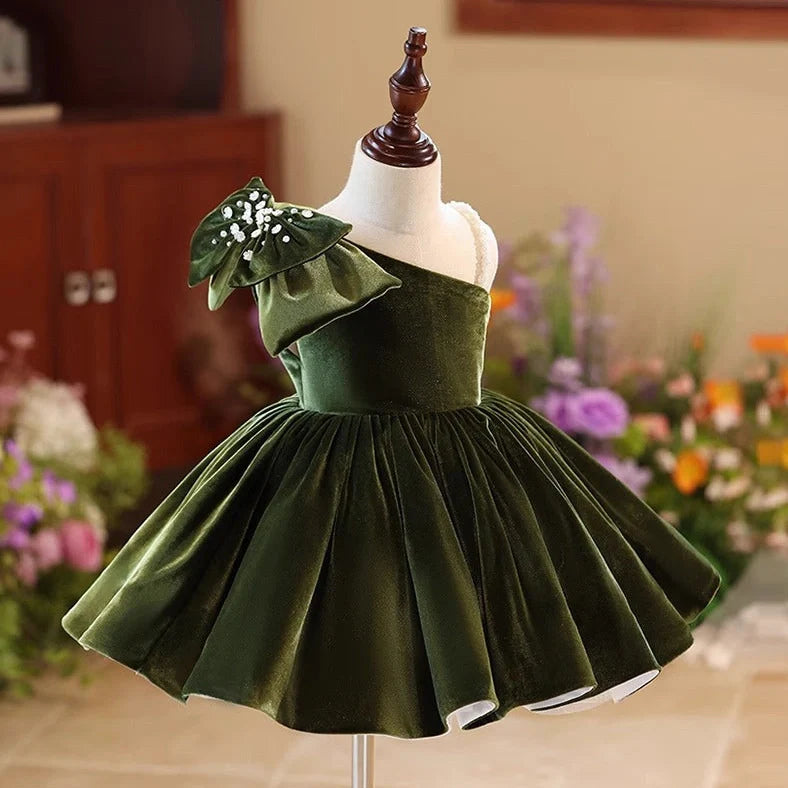 Green children's evening dress with light luxury design for formal occasions