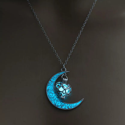 Silver-plated glowing pendant necklace with adjustable chain, luminescent feature
