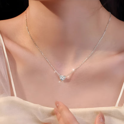 Women's silver-coloured copper necklace with simple heart-shaped pendant
