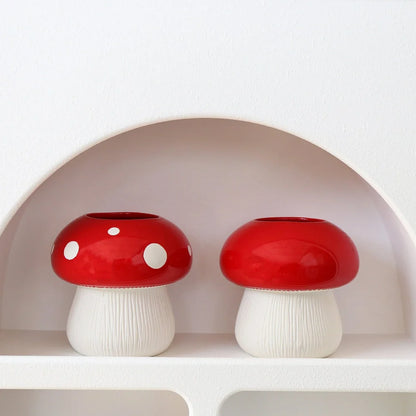 Mushroom-shaped ceramic vase with European painting, white spots, 15cm height