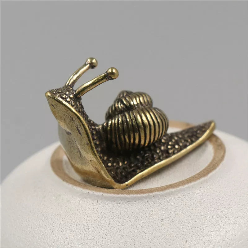 Brass tea pet snail decoration pure copper paperweight with pastoral design