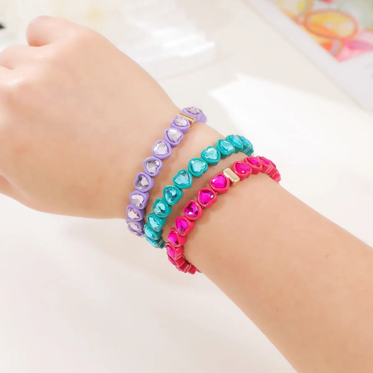 Rainbow enamel heart-shaped stretch bracelet in alloy with diamond process surface