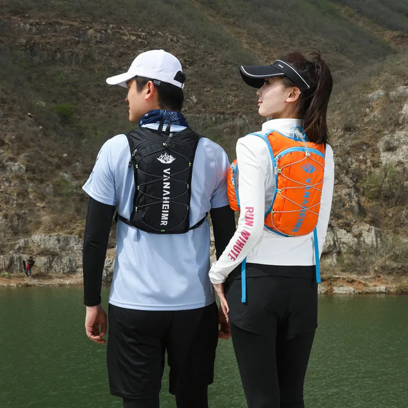 Ultra-light solid-colour outdoor backpack with air pillow belt back system in streamer orange.