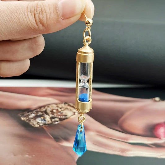 Anime-inspired hourglass-shaped ear clip and necklace set in silver and gold