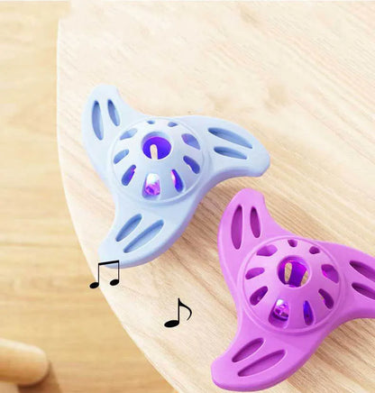 Blue boomerang-shaped dog toy with molar texture, dimensions 132x132x61mm for medium and large breed dogs