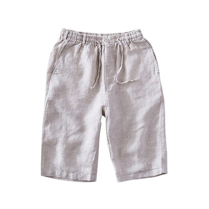 Man's loose-fit linen capri trousers in light colour for casual summer wear