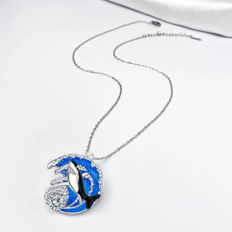 Shark necklace women's jewellery featuring an animal modelling pendant in copper with electroplating treatment, a cross chain style design, and an adjustable perimeter length between 41 cm and 50 cm for a customisable fit