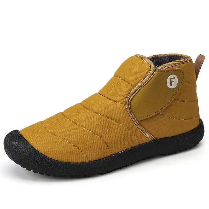 Men's snow boots in black with waterproof cotton upper and non-slip rubber sole for winter