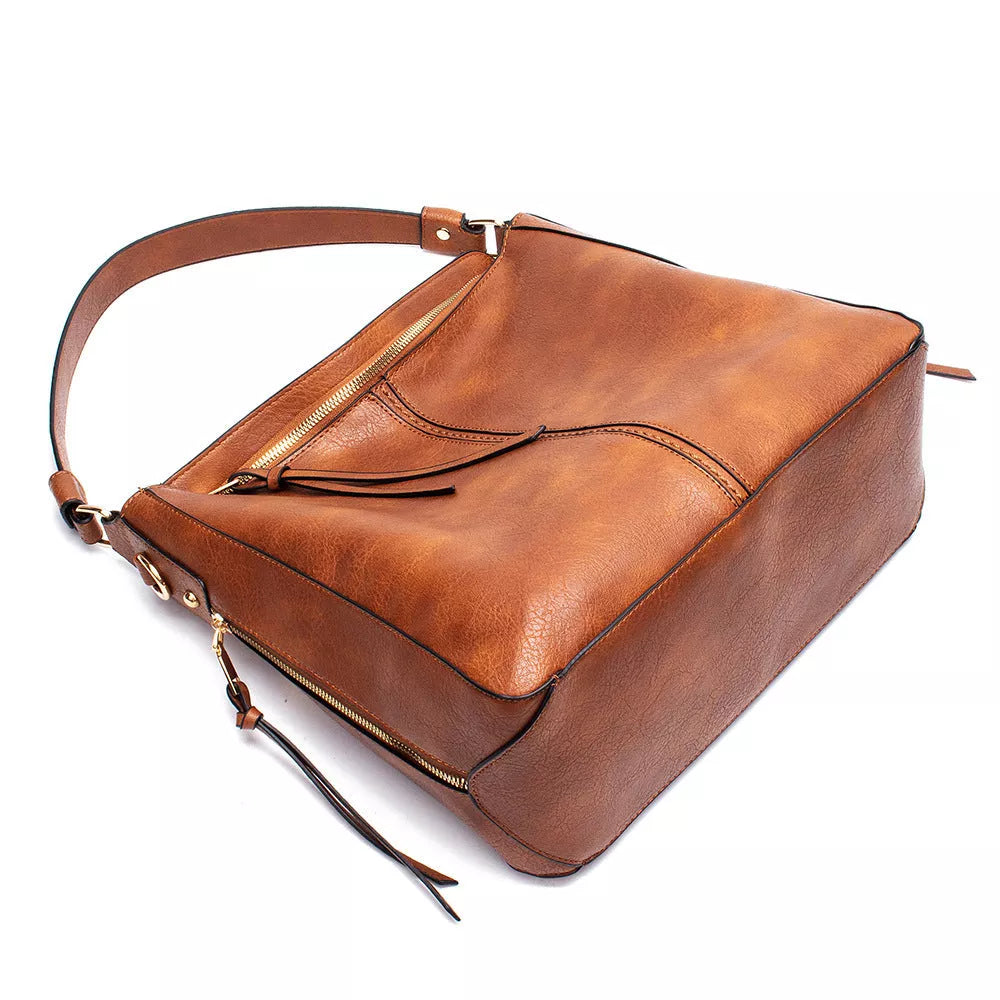 Women's hobo bag in PU material with multiple compartments and a zipper opening