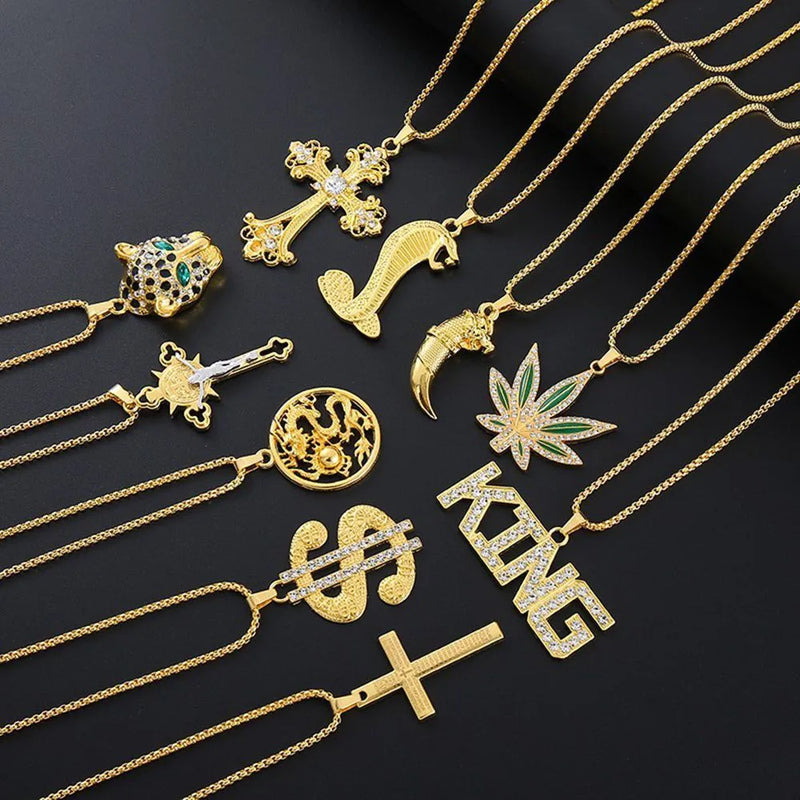Women's Geometric Alloy Necklace with Inlaid Zircon: A Statement Piece Featuring Diamond-Cut Detailing and a Polished Gold Tone Finish