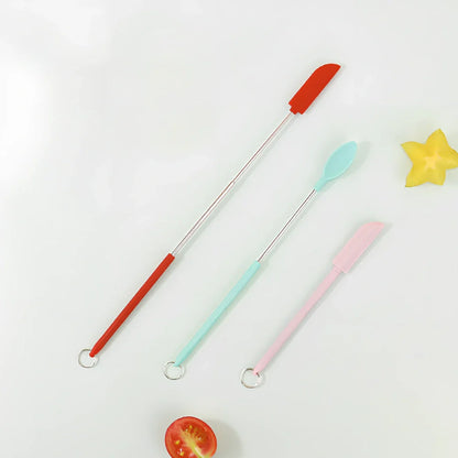 Retractable silicone cosmetic spatula extended to 15cm with scraper tool for product application