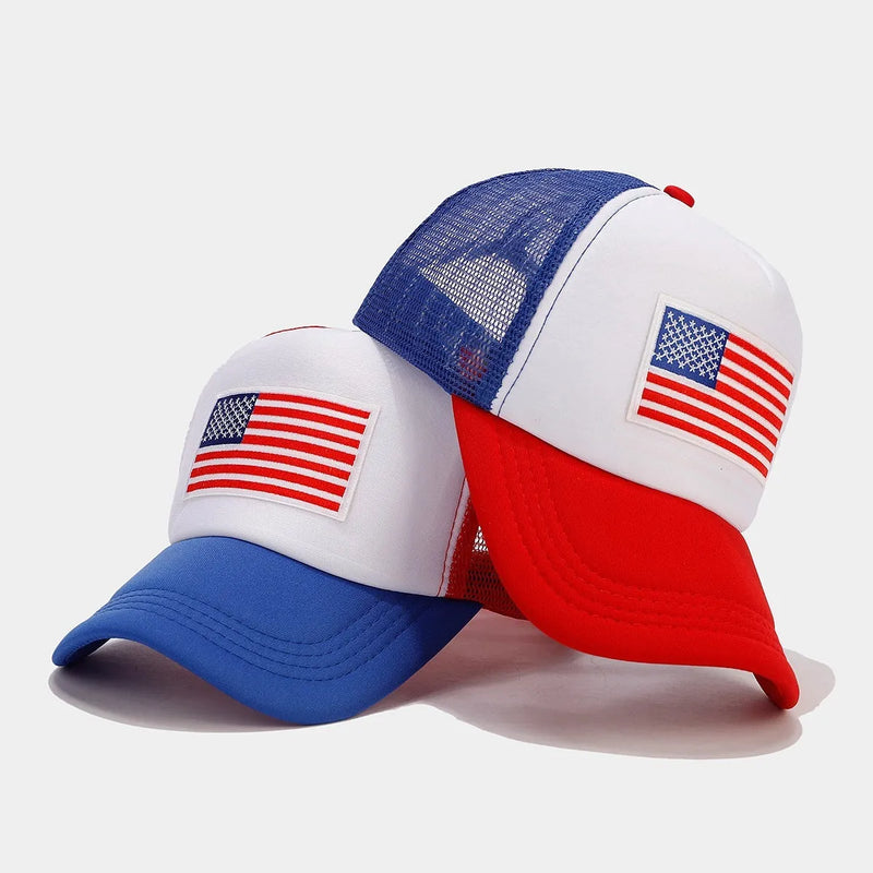 Baseball cap in mesh breathable space cotton fabric, adjustable size, red and blue colour contrast dome crown, sports style summer and spring sunshade hat with European and American styling