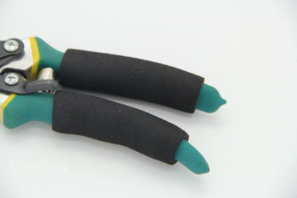 Yellow and green garden shears with 50# steel blades cutting 30mm branches