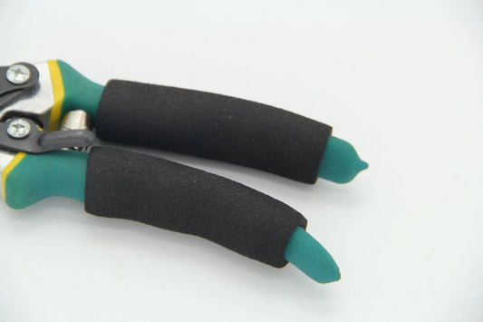 Yellow and green garden shears with 50# steel blades cutting 30mm branches