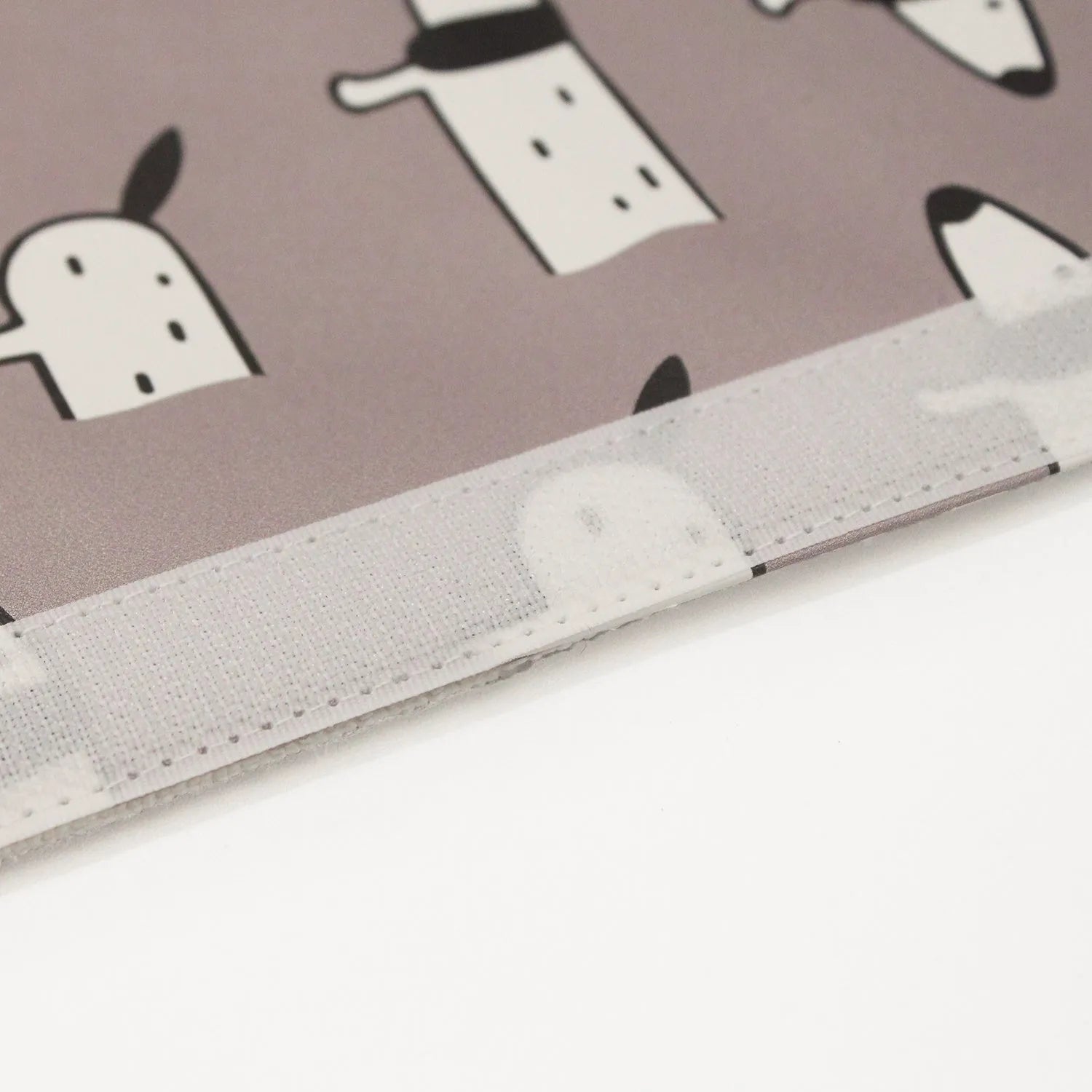 Dachshund cartoon design PU leather car seatbelt shoulder protector, 14 by 22 cm.