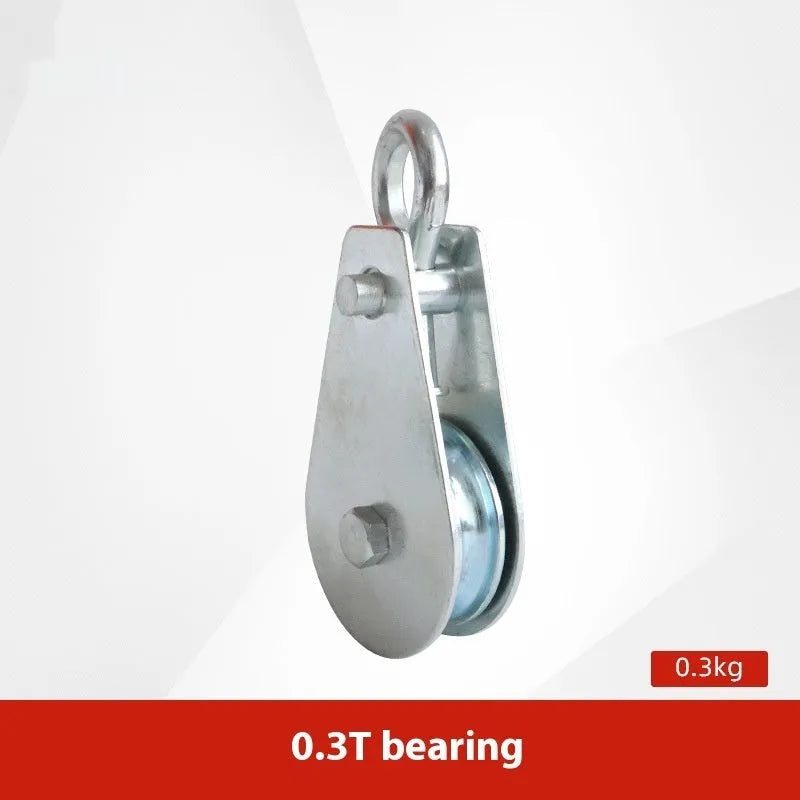 Red lifting pulley with safety latch, forged from A3 steel for industrial use with up to 5000kg load capacity.
