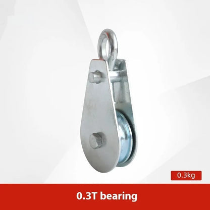 Red lifting pulley with safety latch, forged from A3 steel for industrial use with up to 5000kg load capacity.