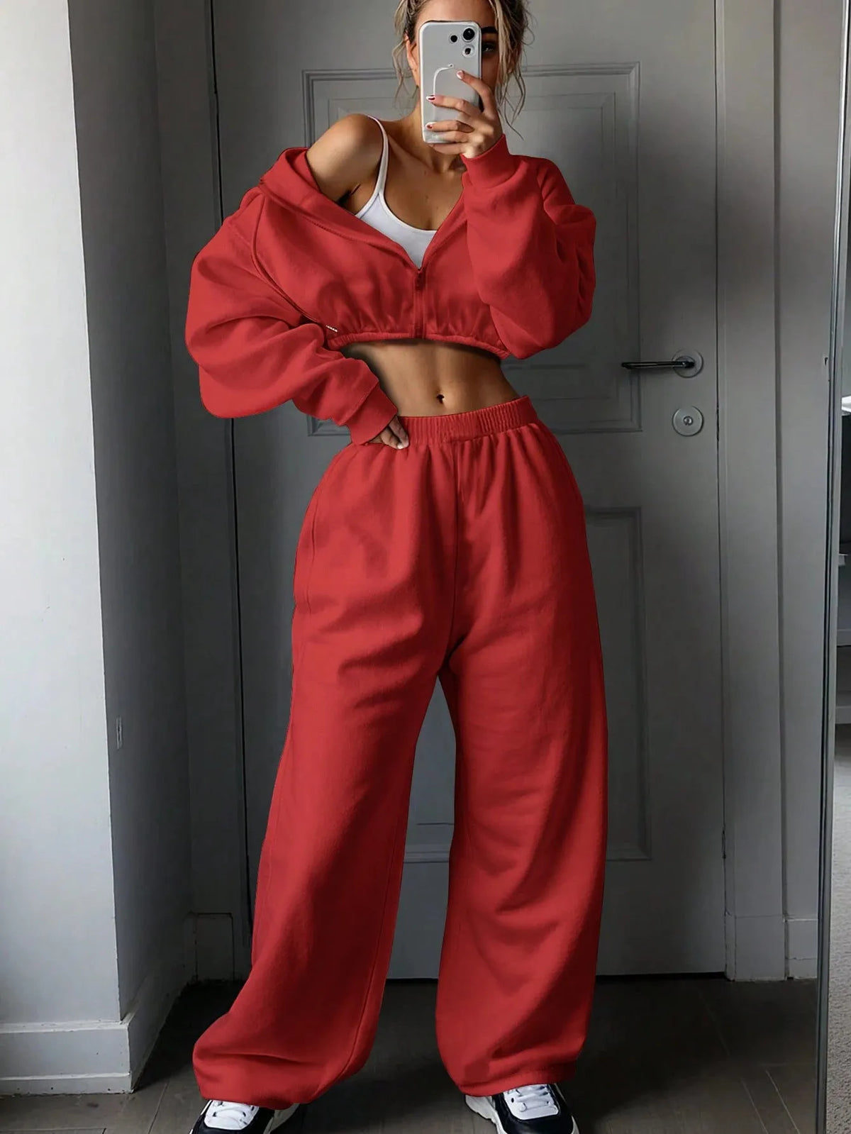 Long sleeve polyester sports sweater two-piece set showing coat and trousers in multiple colour options