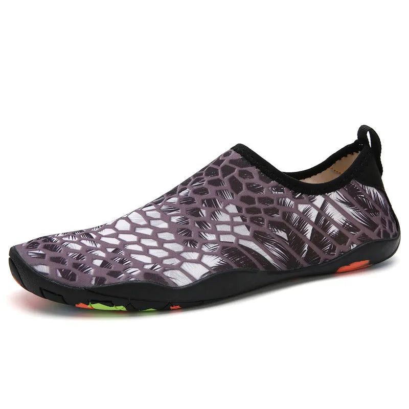 Beach wading shoes in blue with Lycra elastic fabric upper and EVA midsole, sizes 35-46