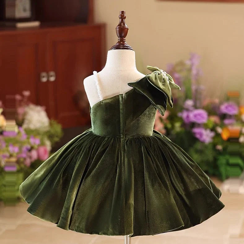 Green children's evening dress with light luxury design for formal occasions