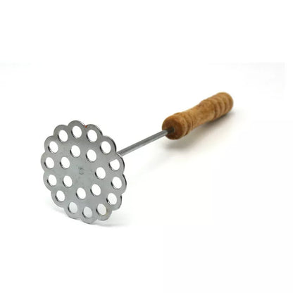 Manual potato masher with wooden handle and flower-shaped press for easy mashing