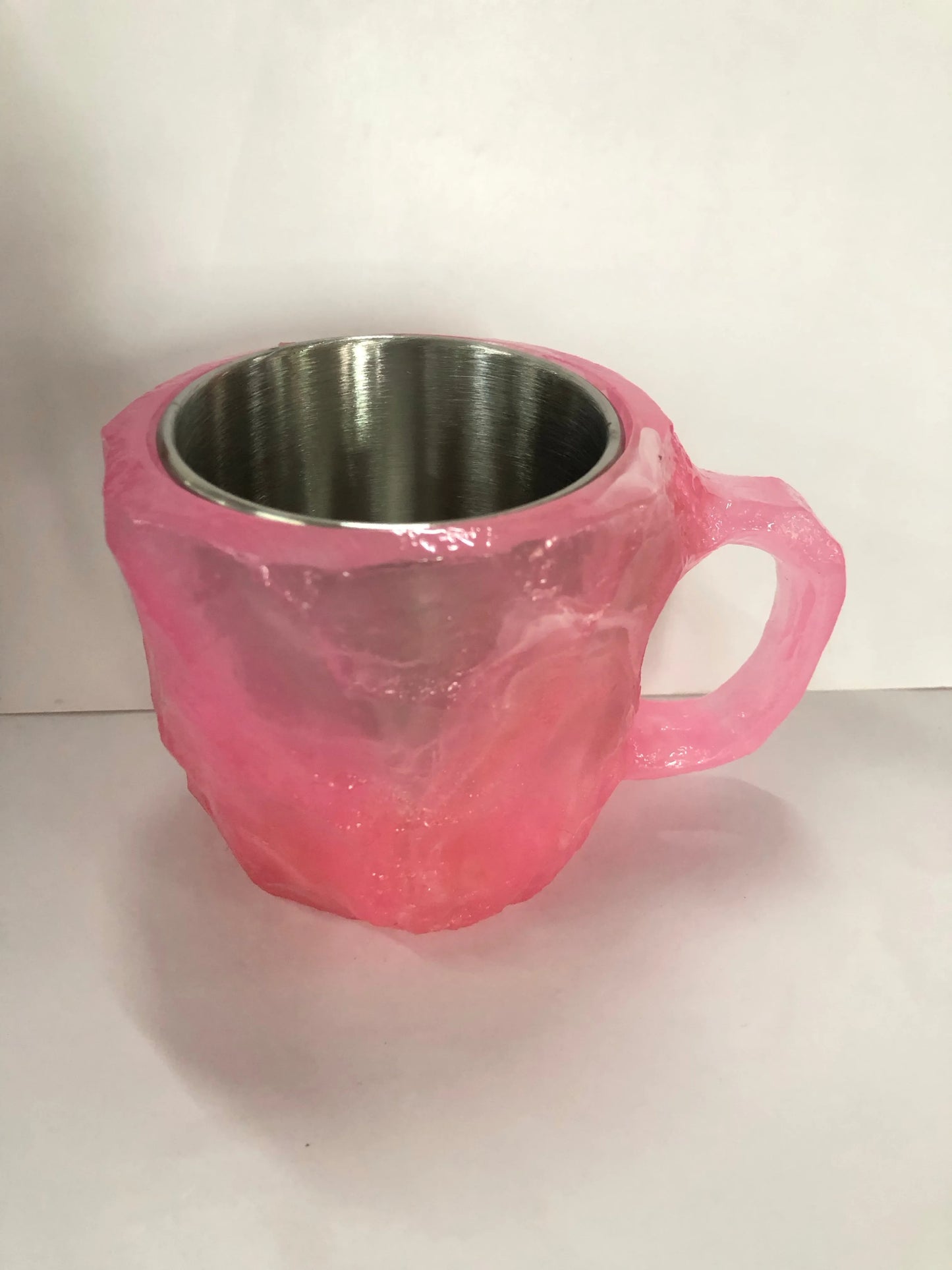400ml resin mineral crystal coffee mug with handle in assorted colours including purple, blue, and pink.