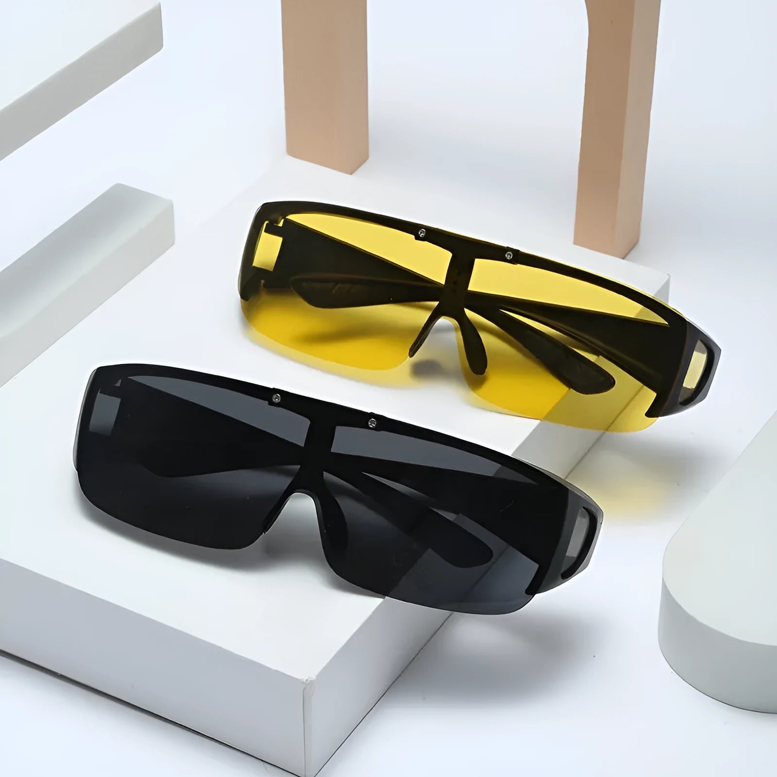 Polarised sunglasses with one-piece myopia lenses in black and grey, suitable for mountain climbing and biking activities.