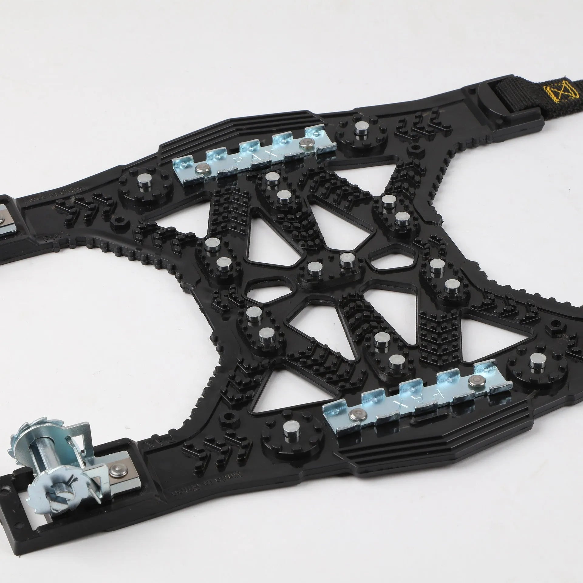 Universal steel plate tire chains for cars and SUVs with installation tools and accessories