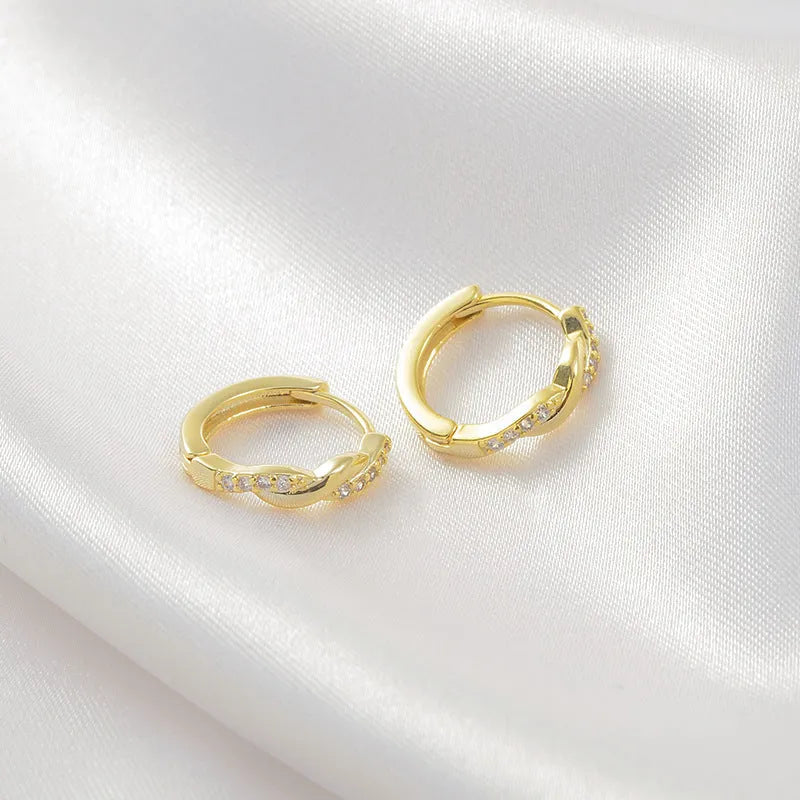 Gold geometric interwoven earrings with 1.5cm diameter hemp rope pattern and diamond-treated copper surface