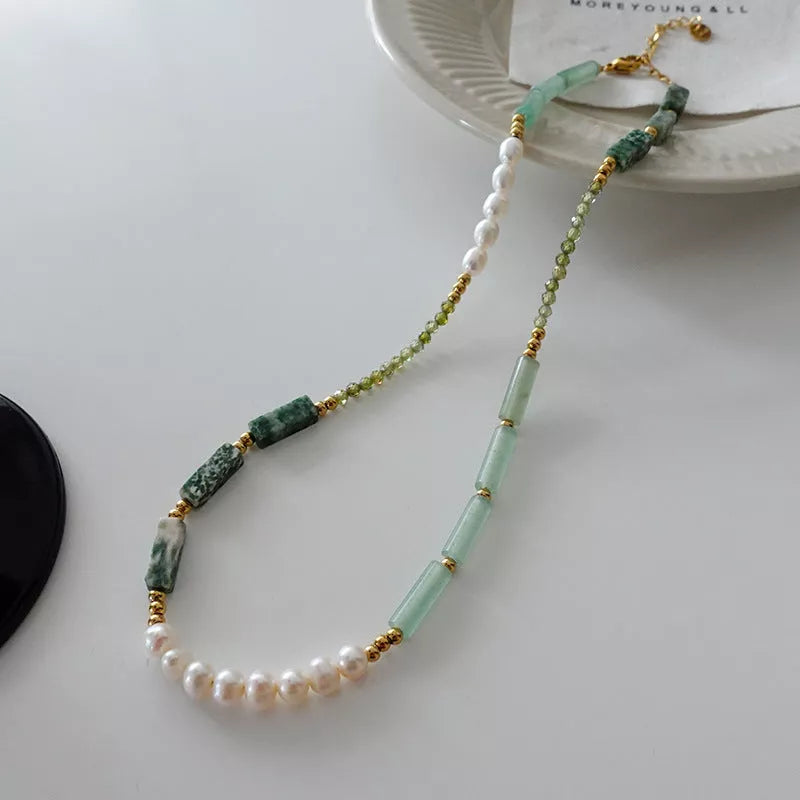 Natural stone pearl necklace with brass gold-plated chain, retro style