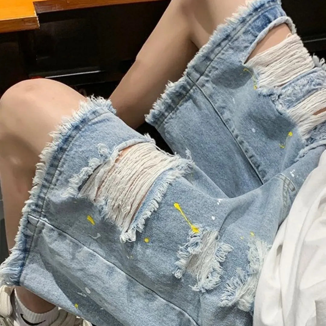 Men's loose-fit light blue denim shorts with a water-washed finish and fifth-pants length on a plain background.